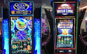 Underwater fish shooting game interface with multiple colourful targets on screen